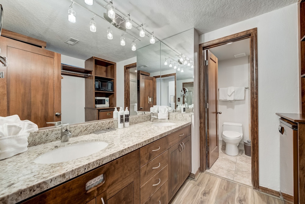2 Bedroom Condominium - Photo 40