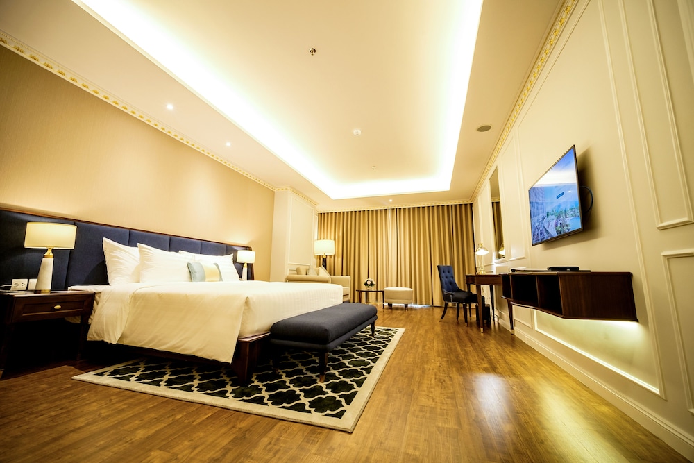 Grand Suite, Golf View - Photo 9