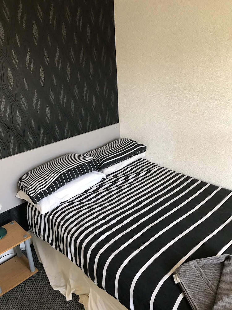 Basic Double Room, Shared Bathroom photo 1