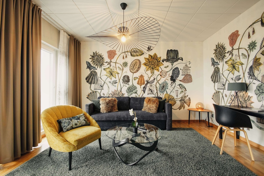Junior Suite, 1 King Bed, Bathtub, Sea View (Living Room)