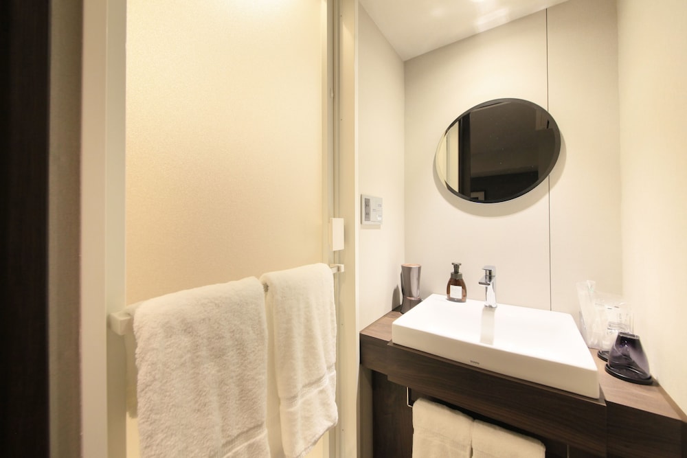 Double Room (Separate Bathtub And Toilet) photo 2