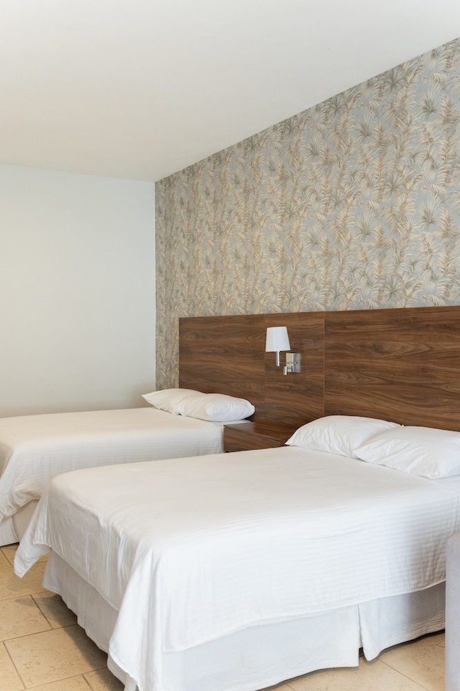 Classic Double Room, 2 Double Beds (No Elevator) photo 2