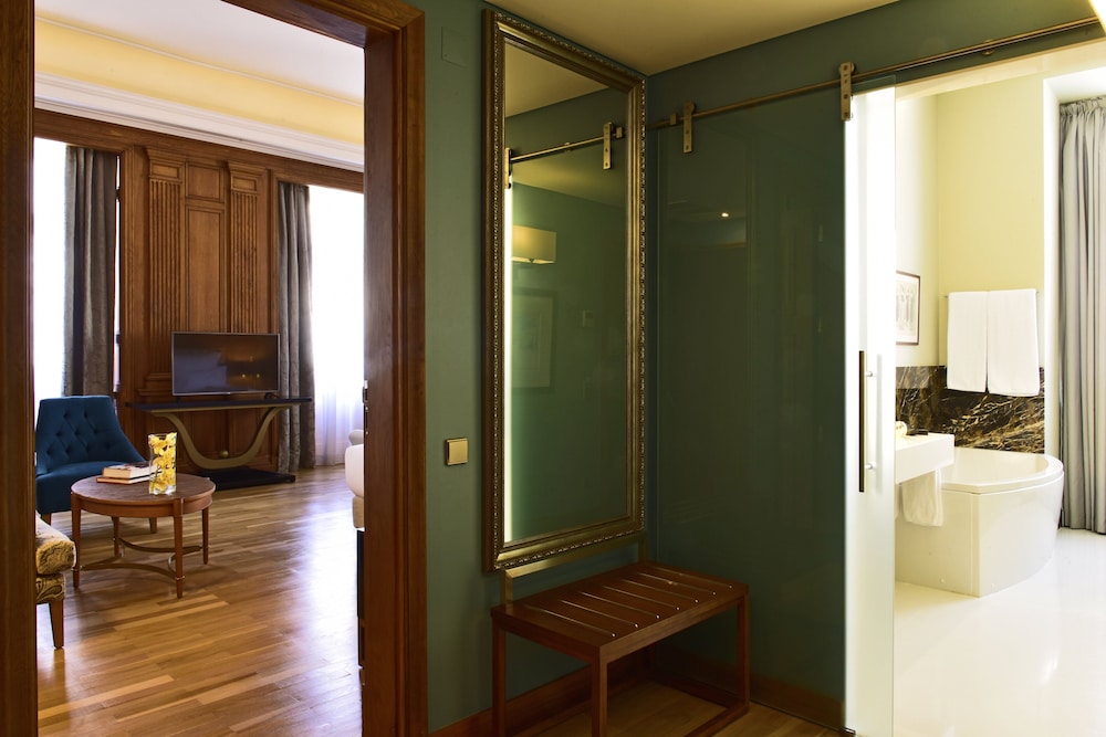 Suite (Praca do Comercio, King Size Bed)