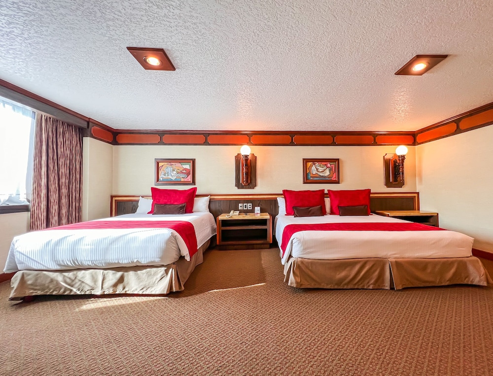 Premium Suite, 2 Double Beds (4 Occupants) photo 2