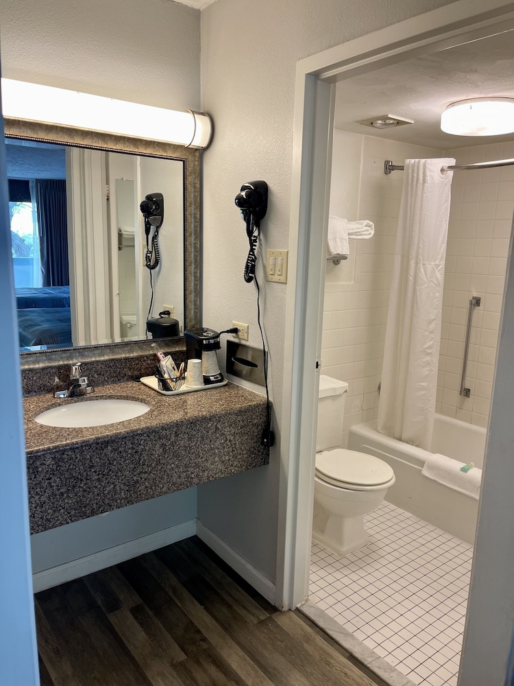 Standard Room - Photo 9