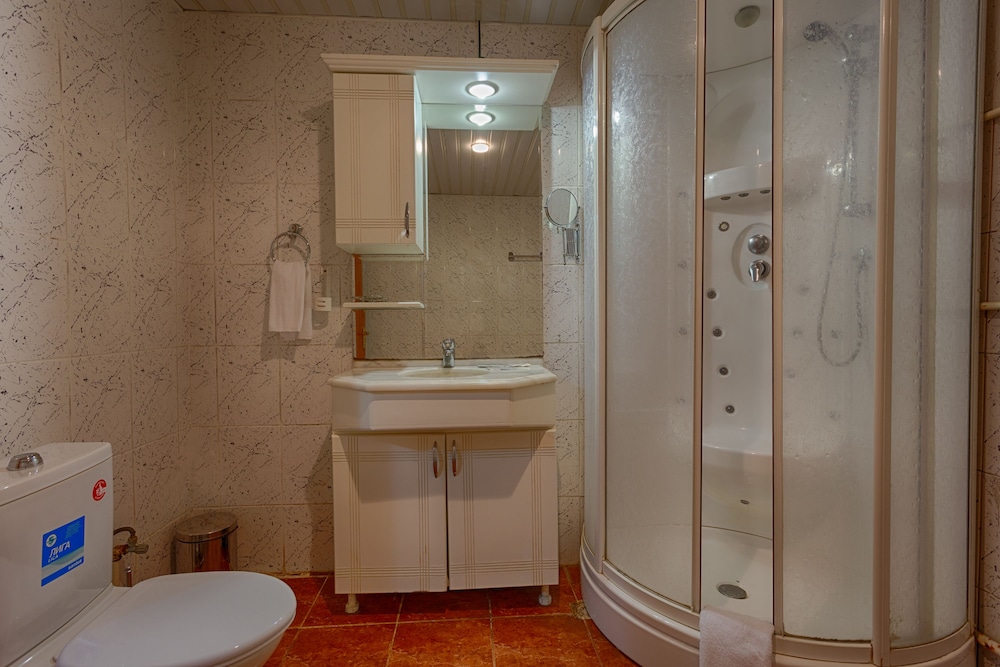 Family Room, Bathtub photo 2