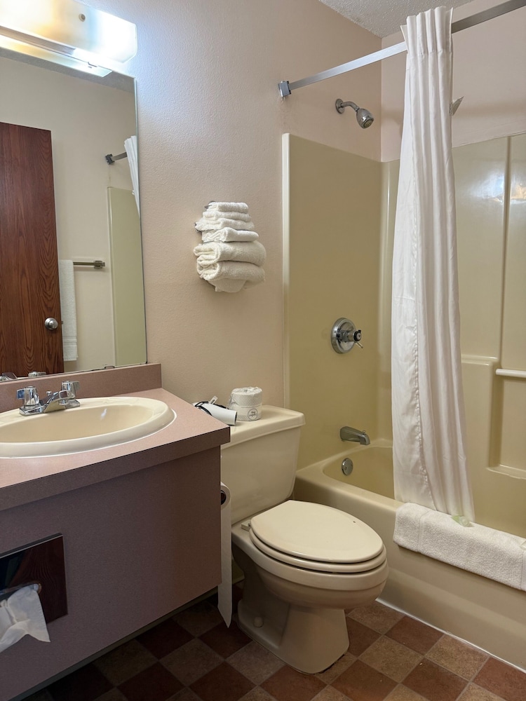 Basic Double Room photo 3