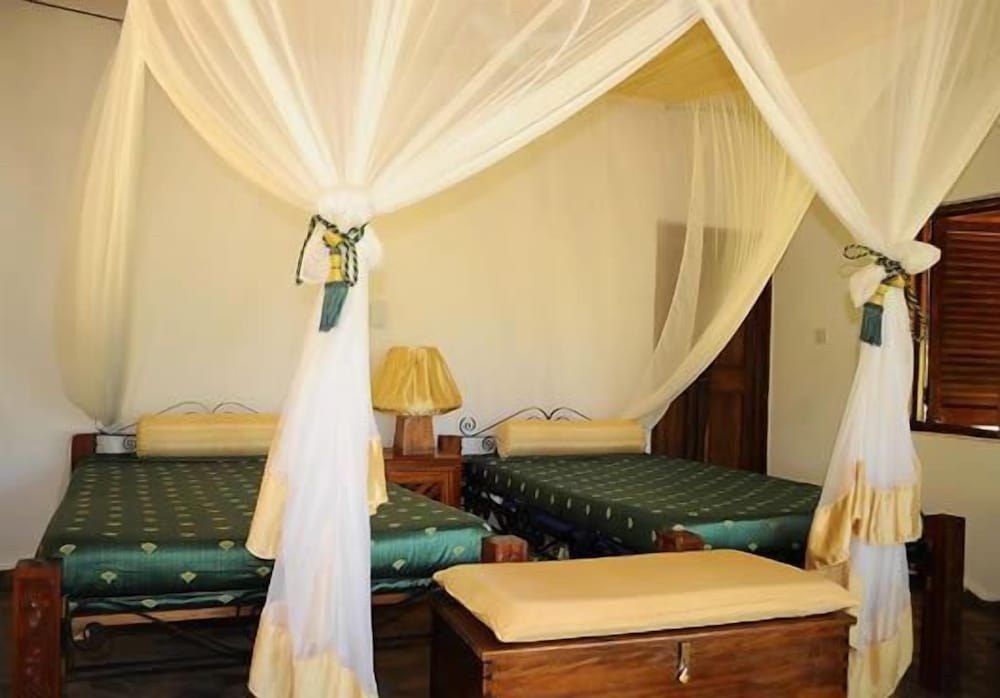 Twin Room, 2 Twin Beds, Partial Sea View, Garden Area photo 1