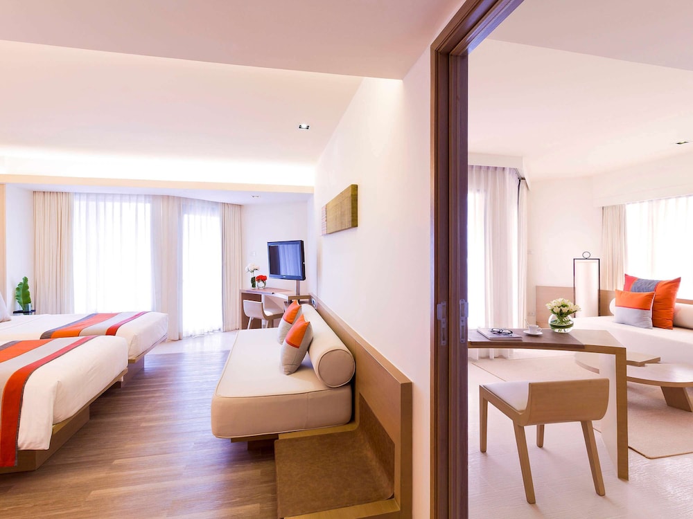 Premium Room, 2 Bedrooms (1 King Size and 2 Single Size Beds)