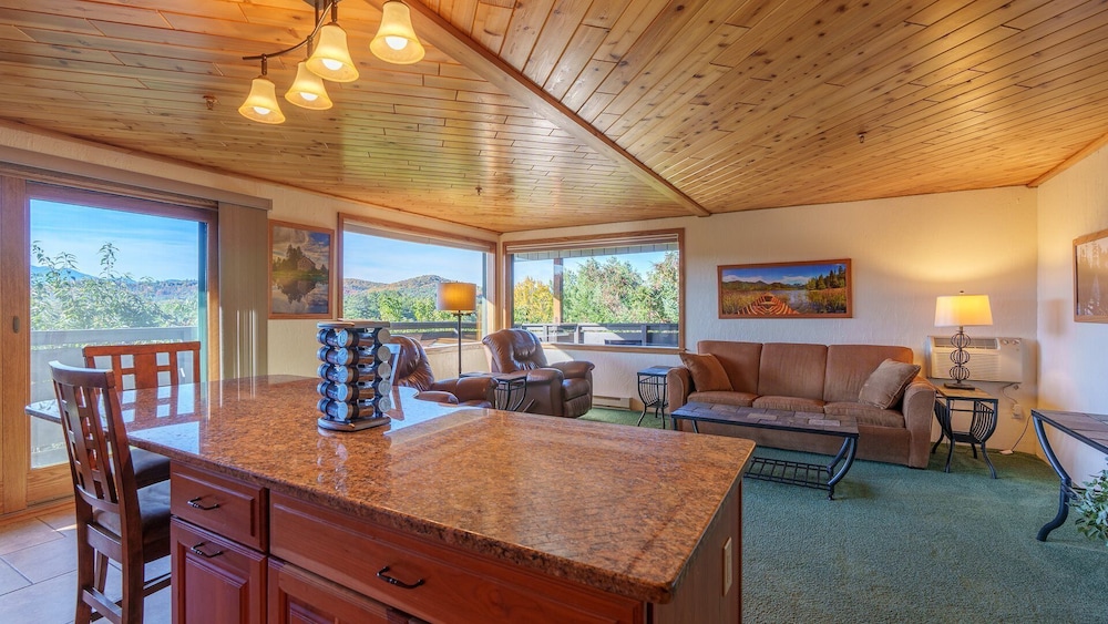 Premium Mountain View King Suite