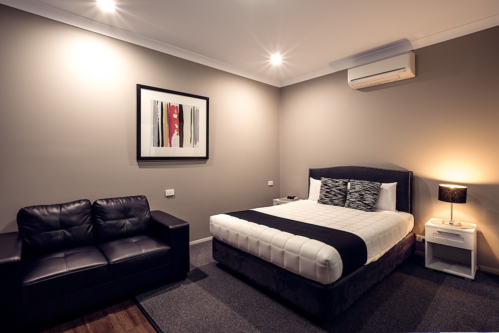 Executive Suite, 1 Bedroom, Kitchenette photo 2