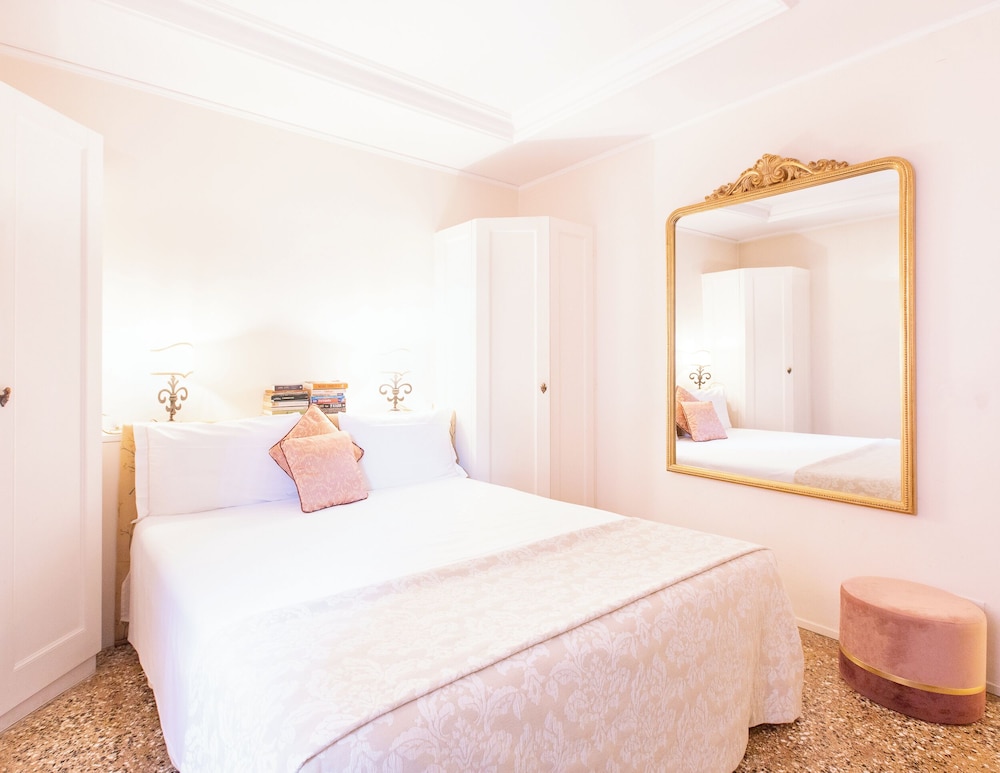 Basic Double Room photo 2