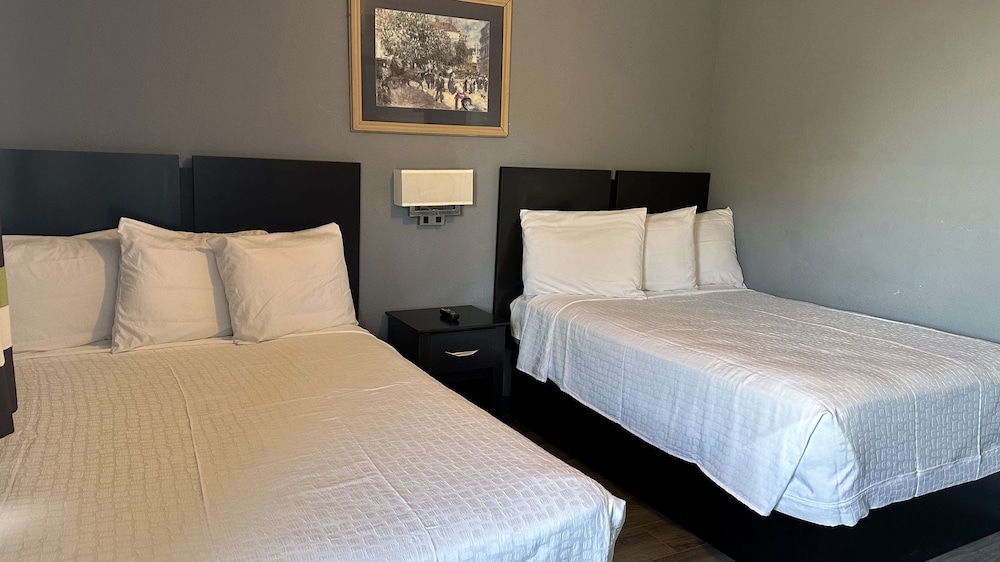 Room, 2 Double Beds, Smoking - Photo 1