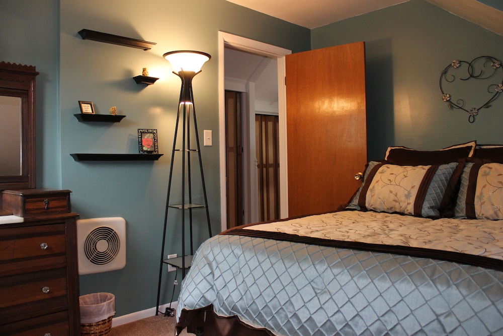 Penthouse, 1 Queen Bed With Sofa Bed