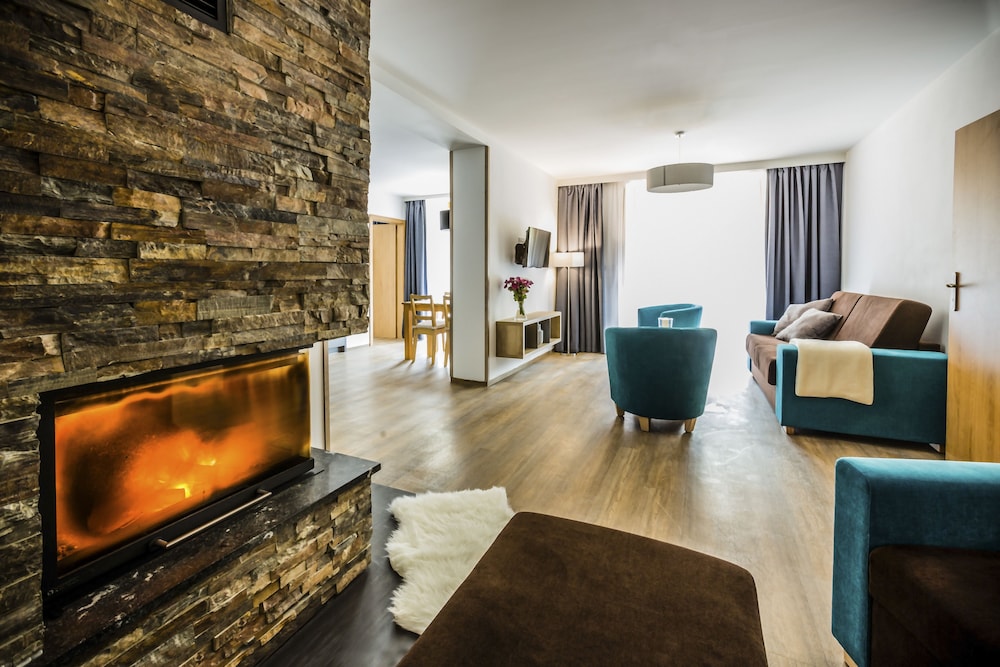 Grand Apartment, 2 Queen Beds, Garden View, Annex Building