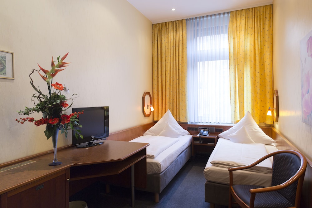 Twin Room - Photo 4