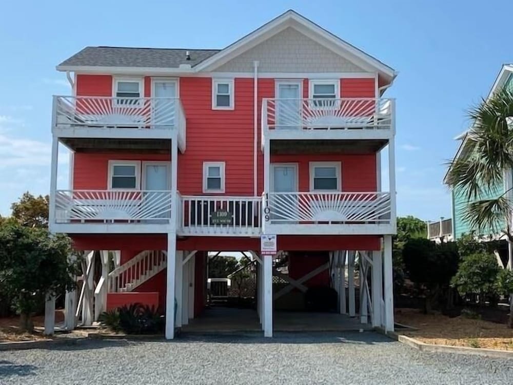 House, 5 Bedrooms photo 2