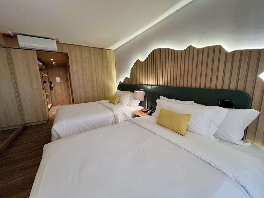 Standard Twin Room, City View