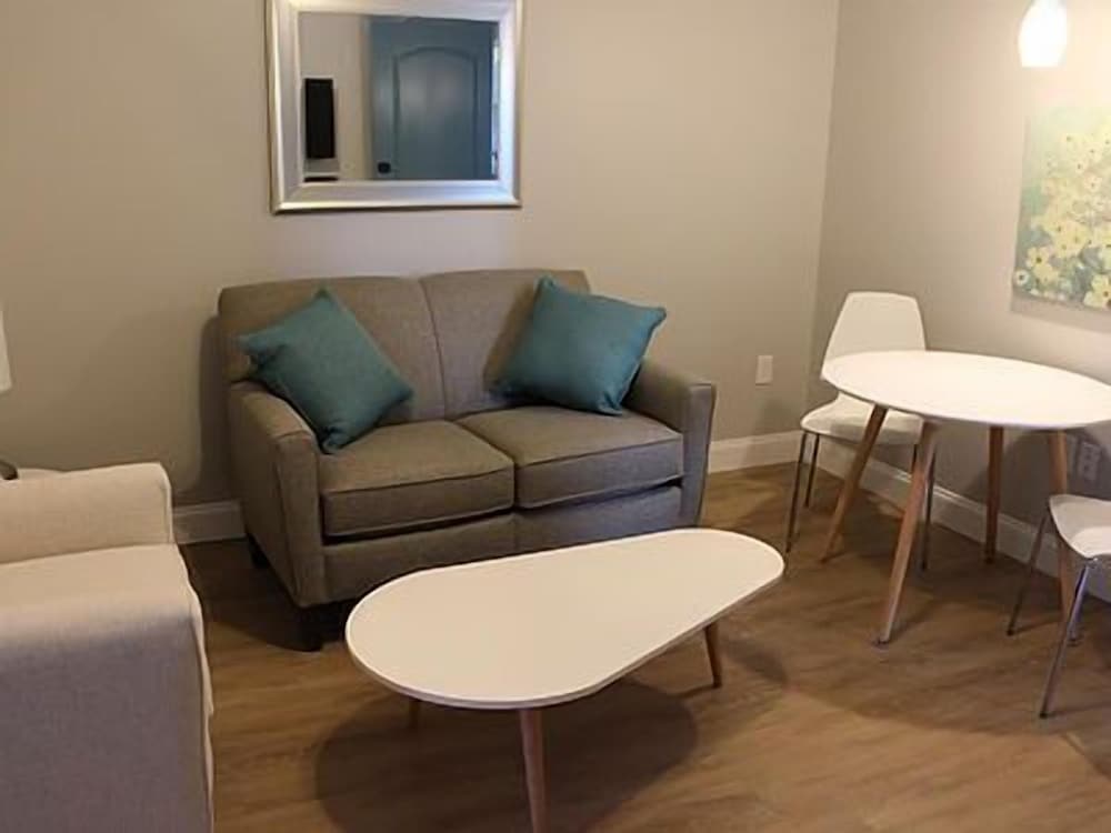 Business Suite, 1 Queen Bed photo 2