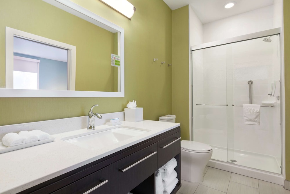 Suite, 1 King Bed, Non Smoking photo 2