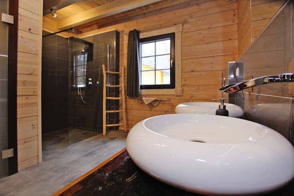Deluxe House, 3 Bedrooms photo 2