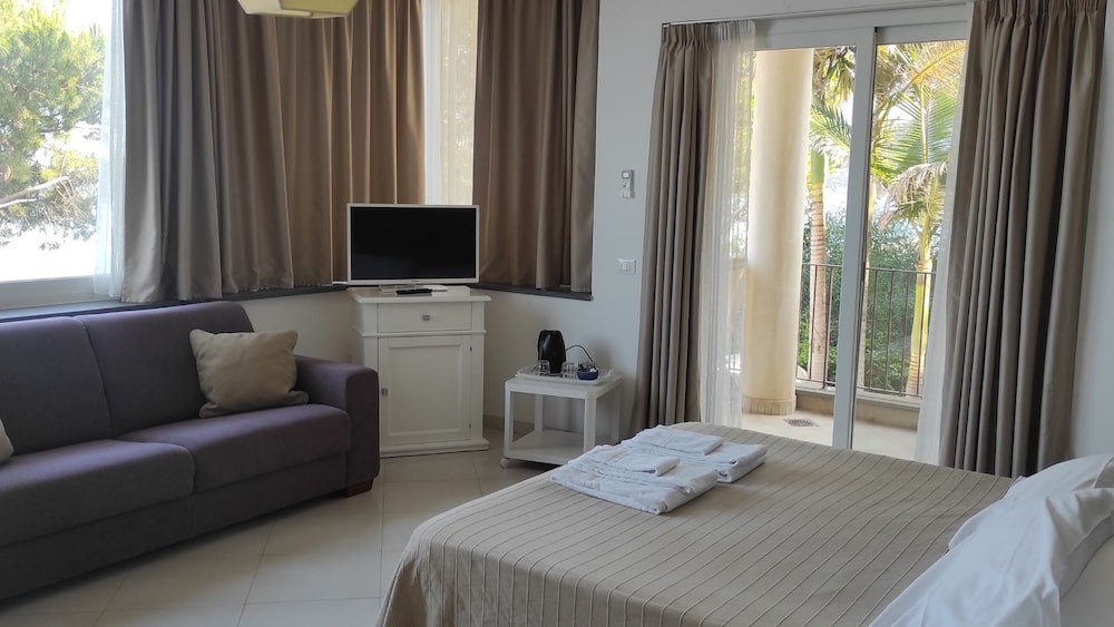 Superior Studio Suite, 1 Bedroom, Sea View, Tower