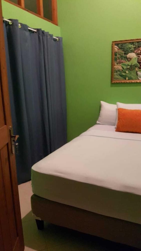 Double or Twin Room, Multiple Beds, Non Smoking photo 3
