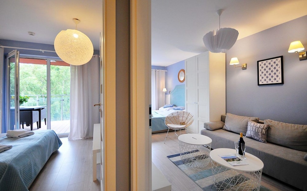 Classic Apartment, 2 Bedrooms, Pool Access, Park View (A401) photo 2