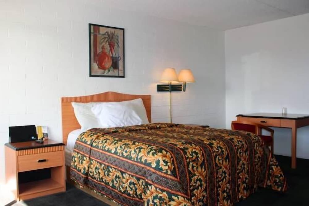 Standard Room, 1 Queen Bed photo 1