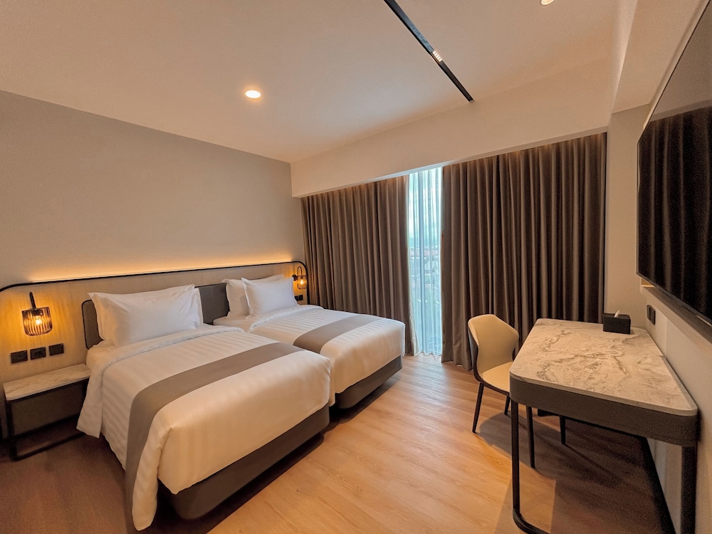 Deluxe Twin Room, City View