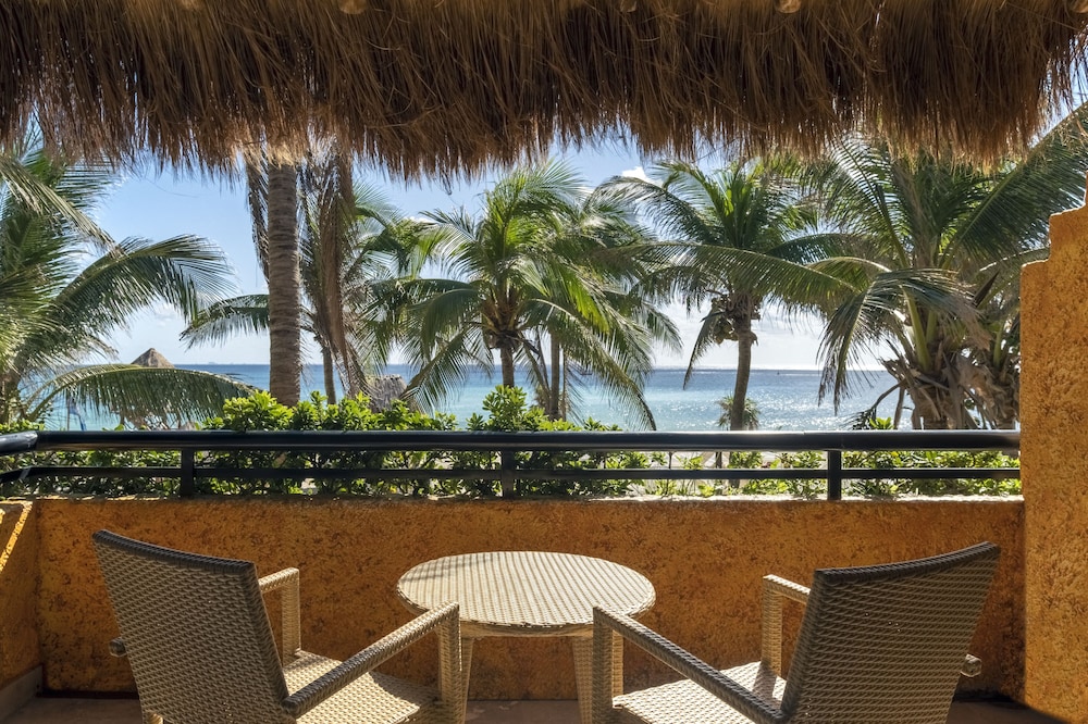 Junior Suite, Oceanfront photo 1