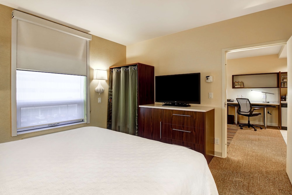 Suite, 1 King Bed with Sofa bed, Non Smoking