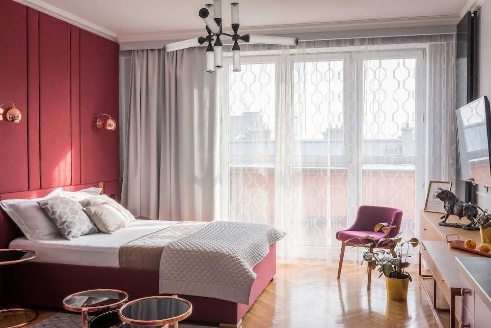 Deluxe Studio, 1 Queen Bed with Sofa bed, Terrace, City View photo 1