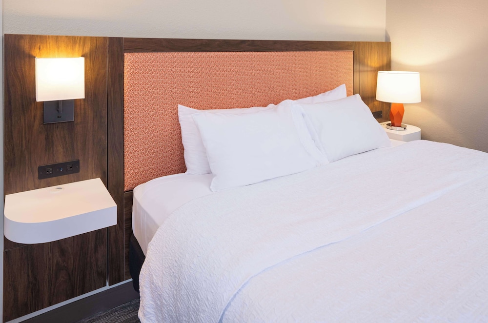 Room, 1 King Bed, Accessible (Hearing) - Photo 1