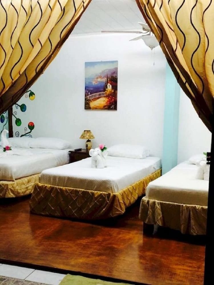 Exclusive Triple Room, Multiple Bedrooms