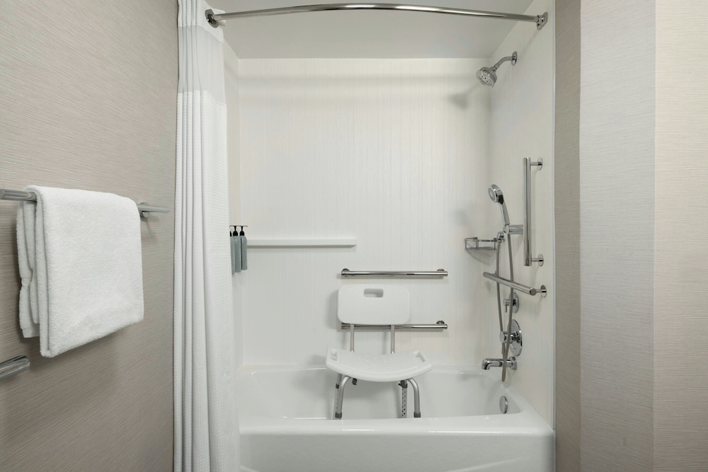 Room, 1 King Bed (Mobility Accessible, Tub) - Photo 6