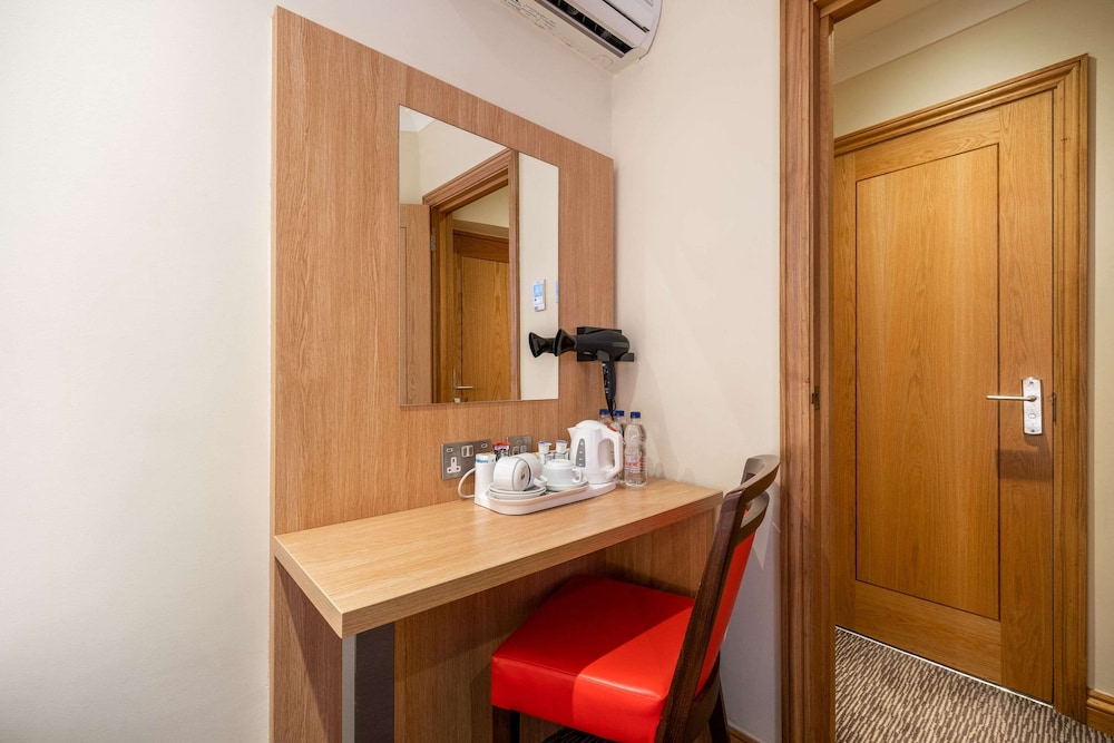 Standard Room, Multiple Beds, Non Smoking photo 3