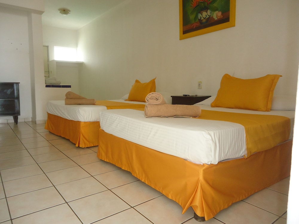 Deluxe Double Room Single Use, 2 Double Beds, Balcony, Beach View photo 2