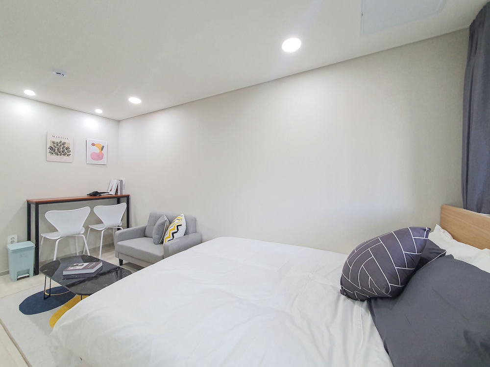 Standard Double Room - Photo 8