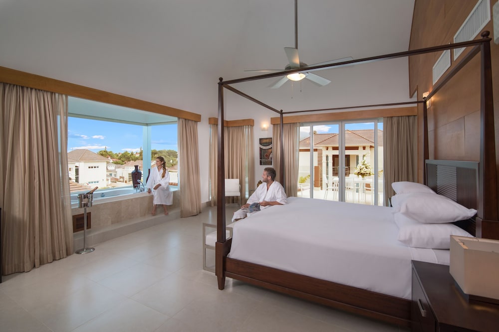 3BR Crown Villa with 3 King beds photo 3