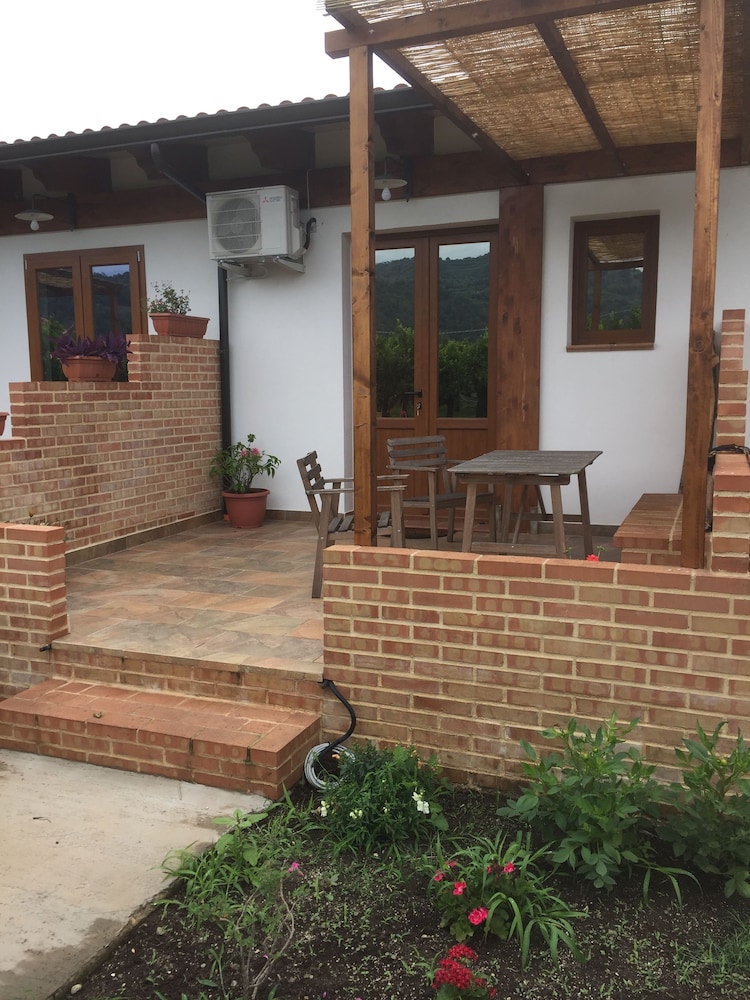 Romantic Studio, 1 Bedroom, Kitchenette, Garden View photo 3