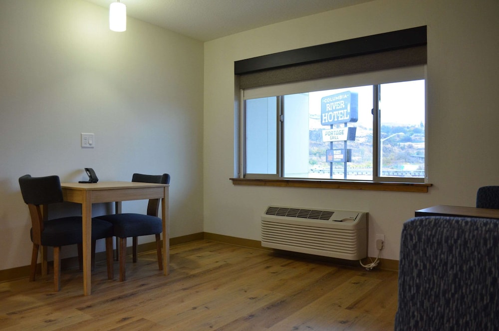 Suite, 1 King Bed, Non Smoking (Efficiency) - Photo 9