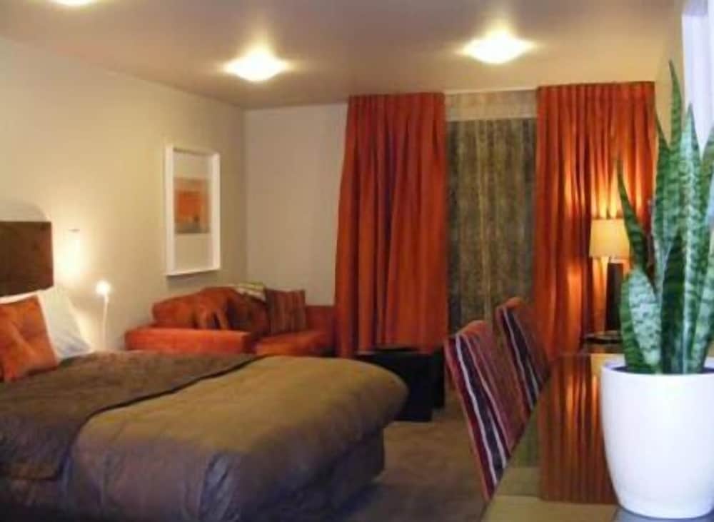 Deluxe Suite, Jetted Tub photo 2