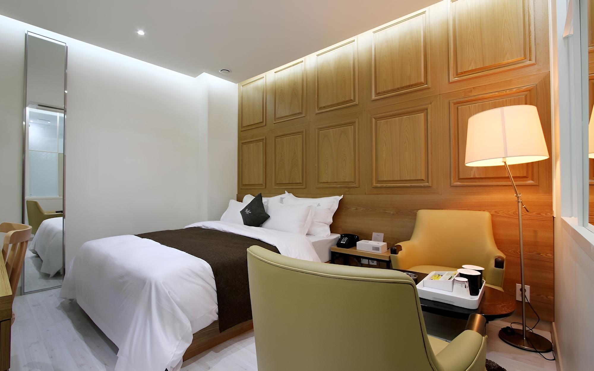 Room (Standard B1) - Photo 8