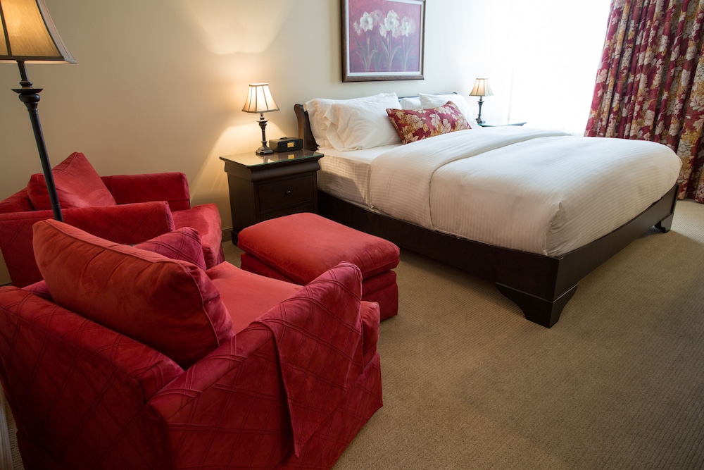Classic, 1 King Bed - Photo 1