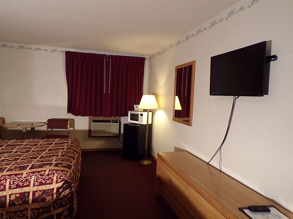 Basic Room, 2 Queen Beds, Non Smoking photo 2