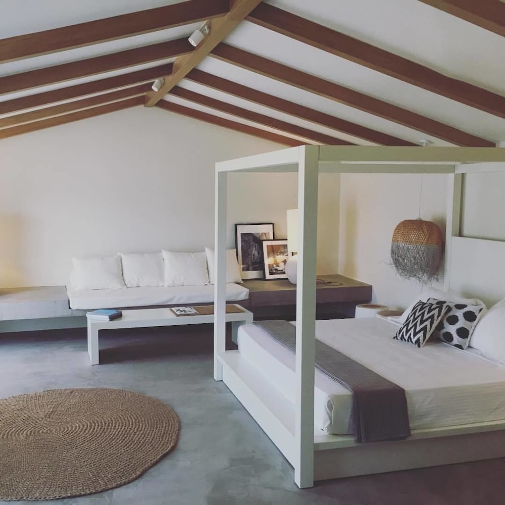 Master Suite with Jetted Tub & Sea View photo 2