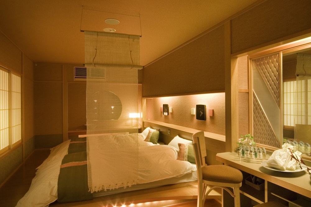 Deluxe Japanese Western Style Twin Room photo 1