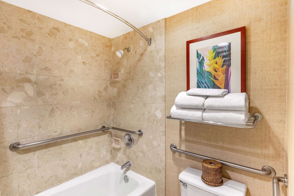 Room, 2 Double Beds, Accessible, Resort View (Bathtub) thumbnail 6
