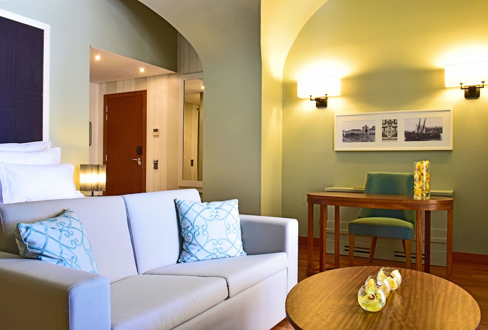 Suite (King Size Bed)